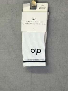 Alo Yoga Unisex Half-Crew Socks White with Black Logo Size Large